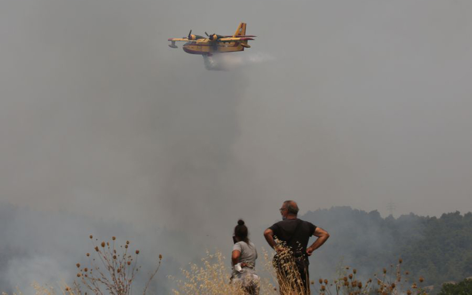 φωτιά-στην-εύβοια-στις-παραλίες-συγκε-561459013