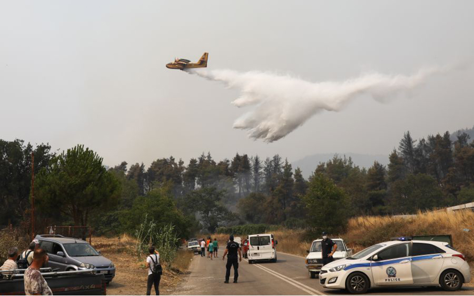 φωτιά-στην-εύβοια-σε-δύο-μέτωπα-η-πυρκα-561458575