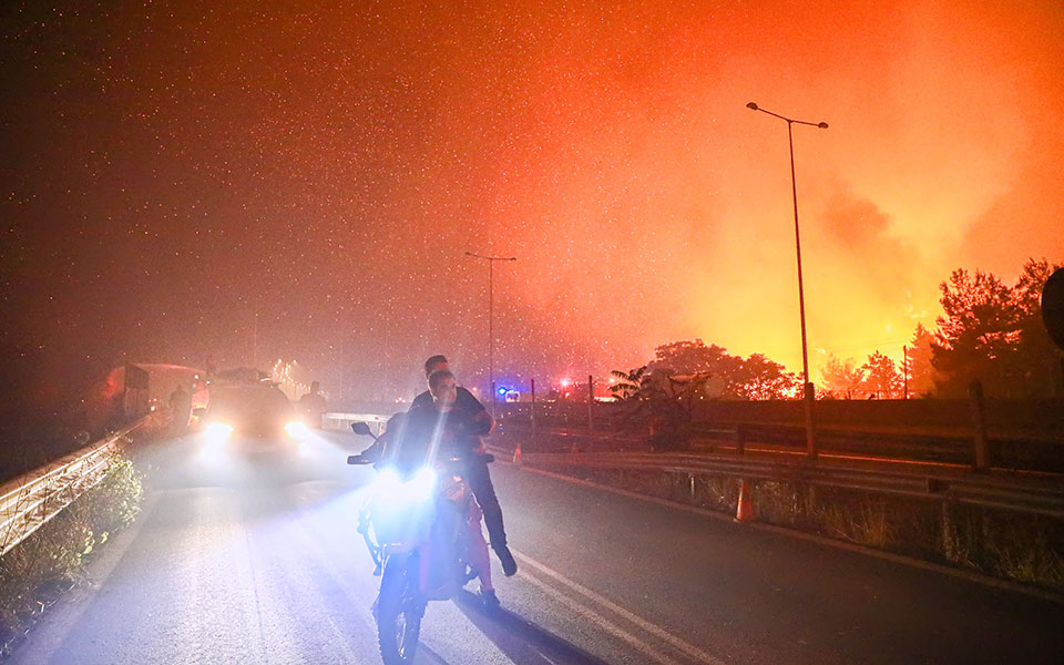 μηνύματα-από-το-112-εκκενώνονται-καπανδ-561458716