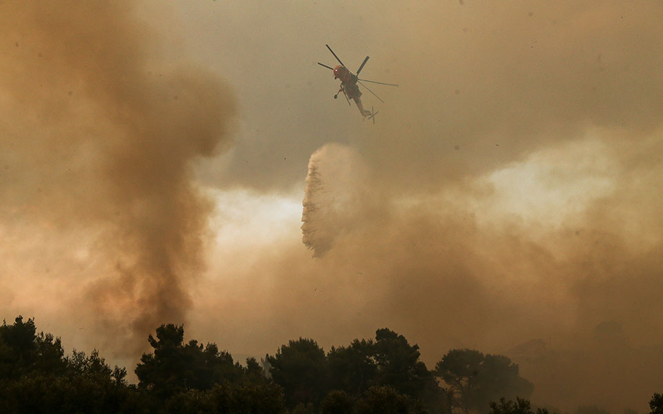 μαίνεται-το-διπλό-πύρινο-μέτωπο-της-αρ-561461872
