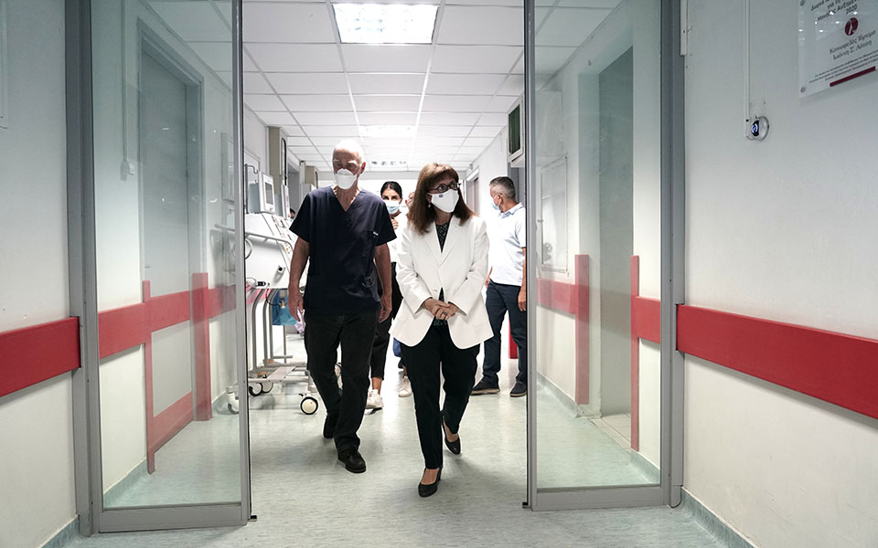 η-πρόεδρος-της-δημοκρατίας-επισκέφθη-561460846