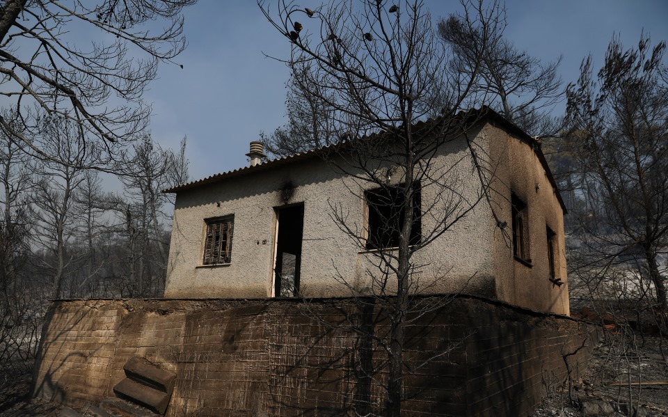 πυροσβεστική-οριοθετημένη-η-πυρκαγι-561471631