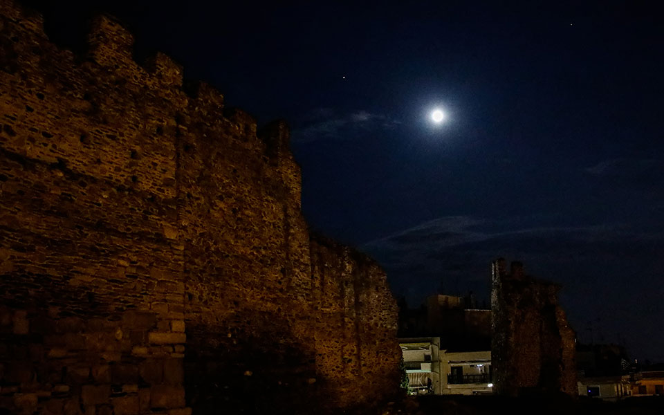Υπό το φως της Αυγουστιάτικης πανσελήνου (εικόνες)-3