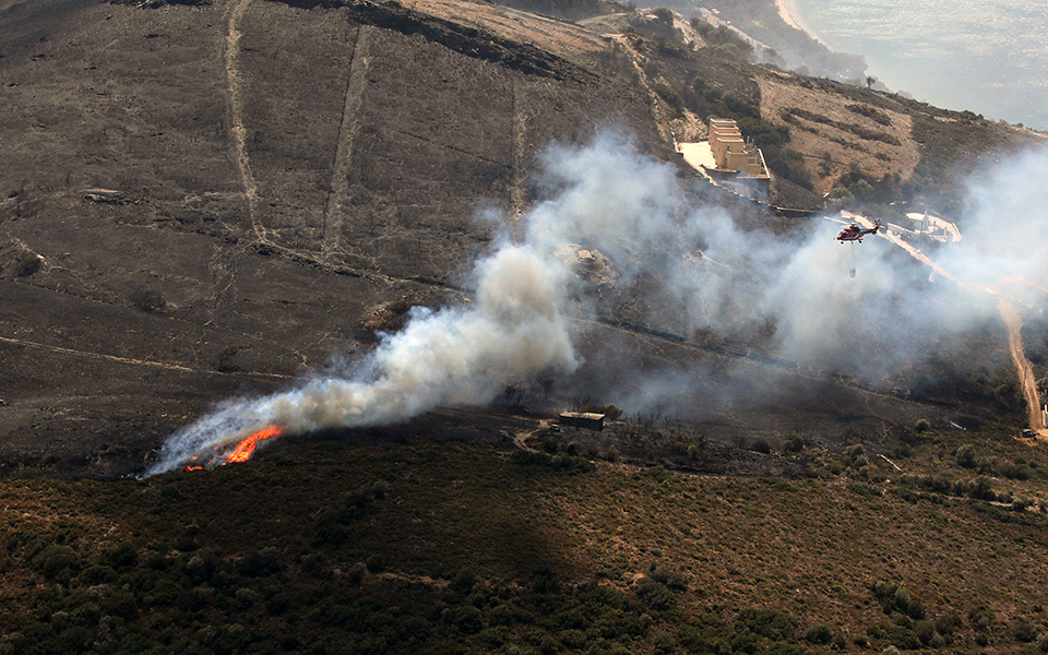 φωτιά-στο-μαρμάρι-μεγάλη-αναζωπύρωση-561472939