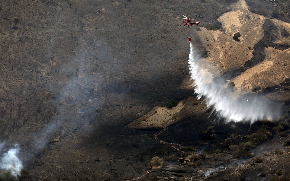 φωτιές-πύρινα-μέτωπα-σε-βίλια-και-μαρμ-561472945