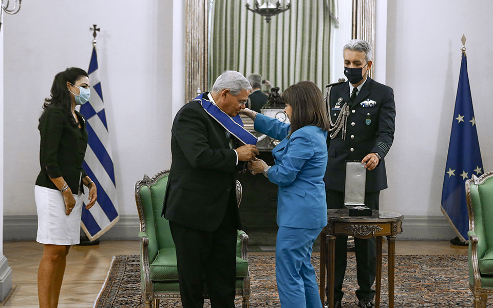 η-κ-σακελλαροπούλου-παρασημοφόρησε-τ-561477034