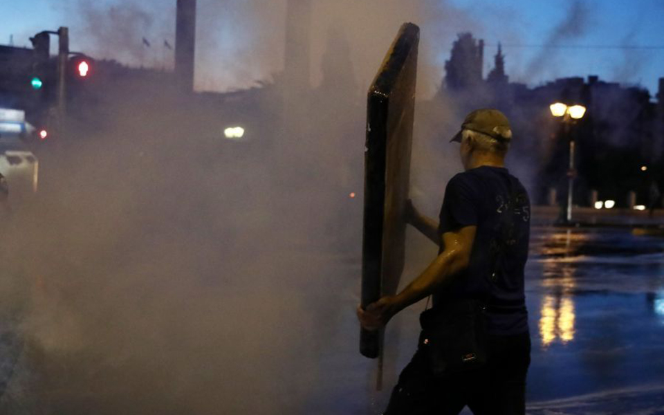 Επεισόδια στη συγκέντρωση των αντιεμβολιαστών στο Σύνταγμα-2