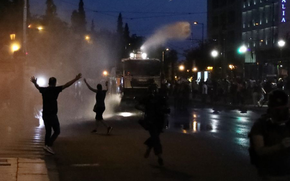 επεισόδια-στη-συγκέντρωση-των-αντιεμ-561478945