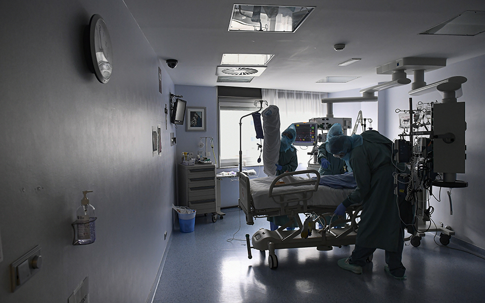 παγώνη-ανεμβολίαστοι-και-οι-33-άνθρωποι-561472798