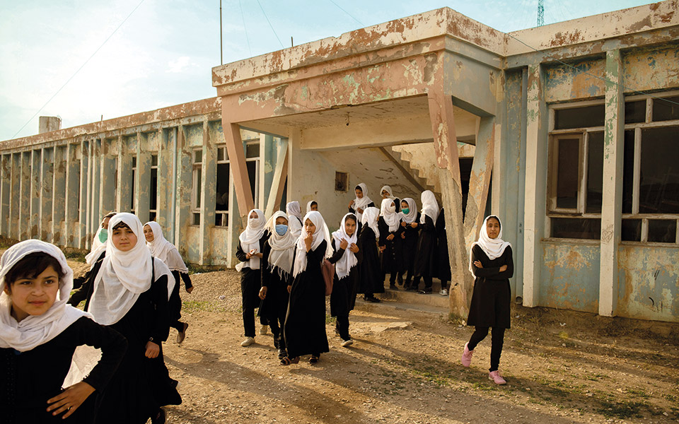 η-συμφοιτήτριά-μου-η-μπενές-561479035