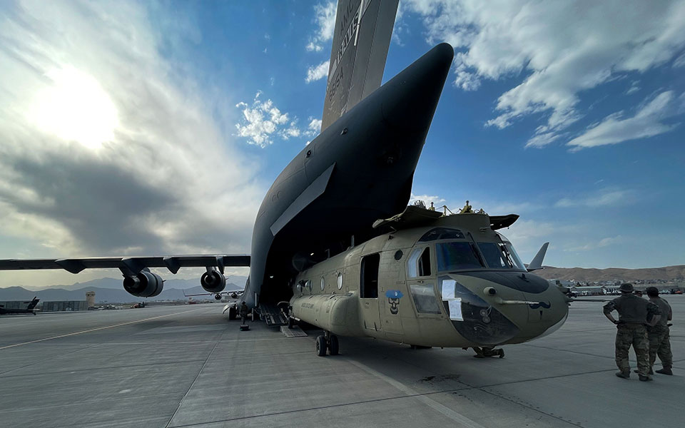 αφγανιστάν-επεισοδιακή-αυλαία-με-ρου-561479890