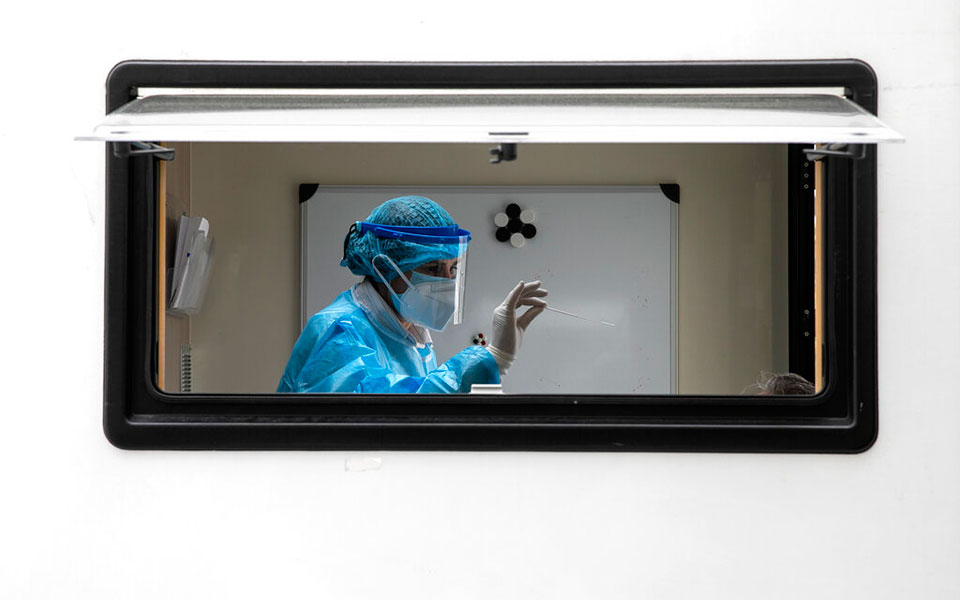 κορωνοϊός-ανησυχία-για-την-αύξηση-των-561478756