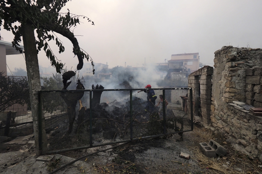 Σε πύρινο κλοιό η χώρα: Διαρκείς αναζωπυρώσεις στην Εύβοια – Μάχη για τη διάσωση της Αρχαίας Ολυμπίας-2