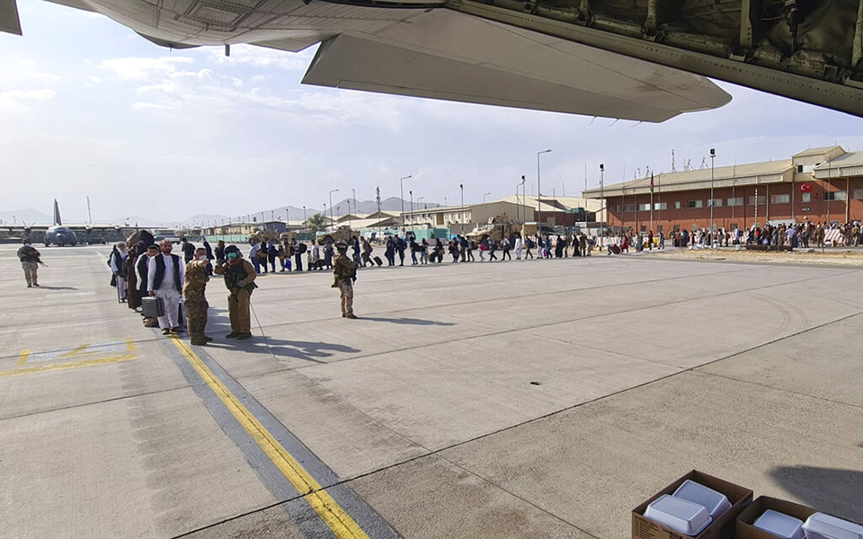 αφγανιστάν-η-ιαπωνία-στέλνει-στην-καμ-561472786