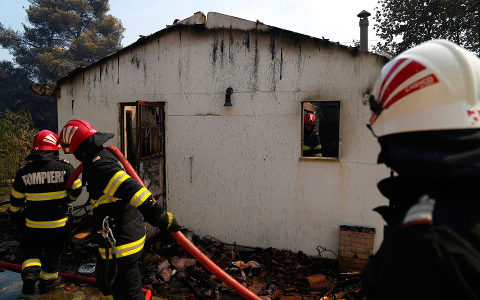 Φωτιά στα Βίλια: Σε ύφεση η πυρκαγιά – Ορατό από το διάστημα το νέο μέτωπο-3