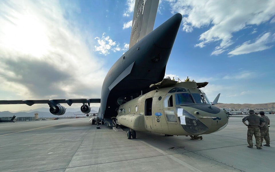 Αφγανιστάν: Αποχώρησαν οι τελευταίοι Αμερικανοί στρατιώτες-1