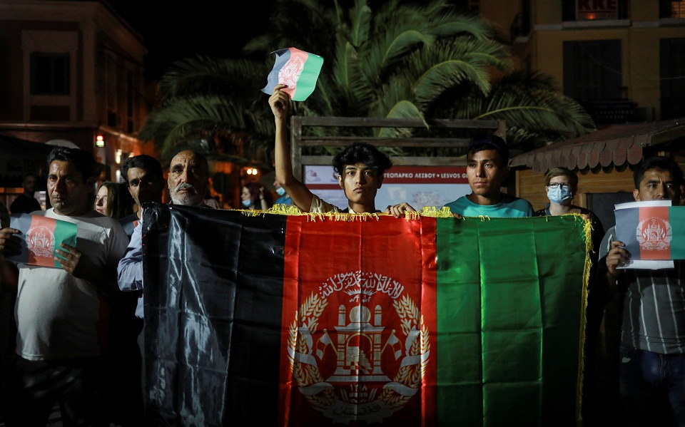 Λέσβος: Διαδήλωση Αφγανών προσφύγων κατά των Ταλιμπάν (εικόνες)-1