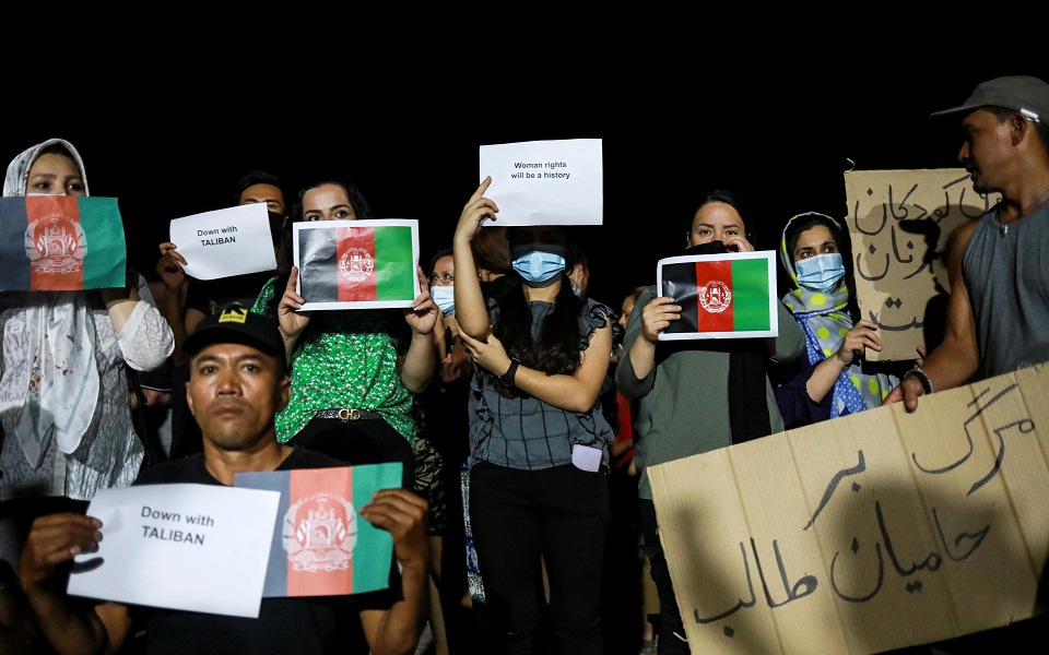 Λέσβος: Διαδήλωση Αφγανών προσφύγων κατά των Ταλιμπάν (εικόνες)-4