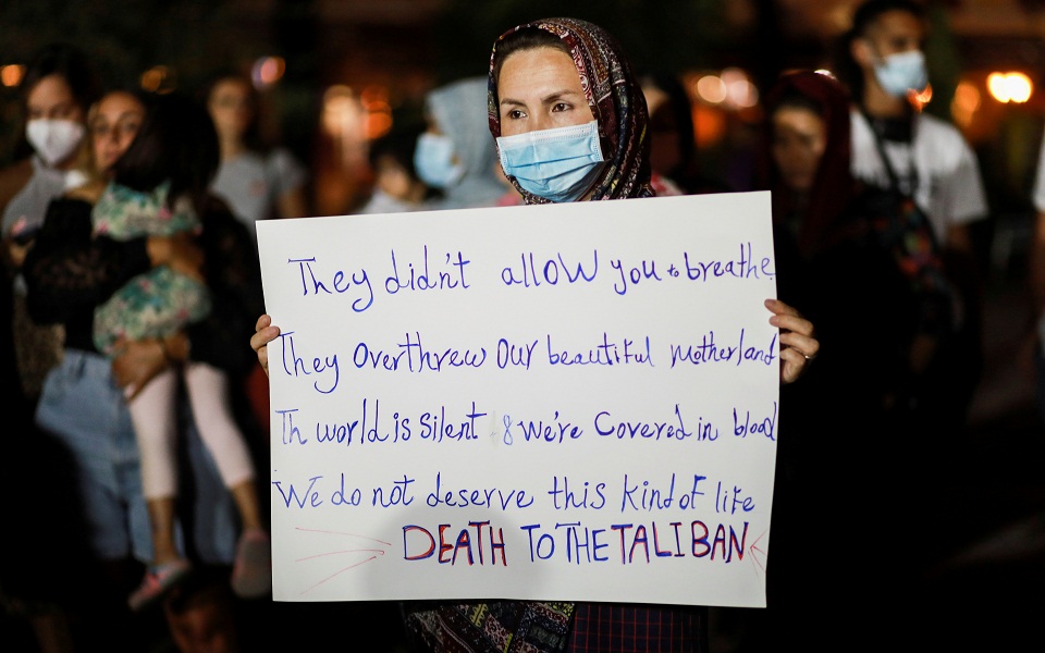 Λέσβος: Διαδήλωση Αφγανών προσφύγων κατά των Ταλιμπάν (εικόνες)-2