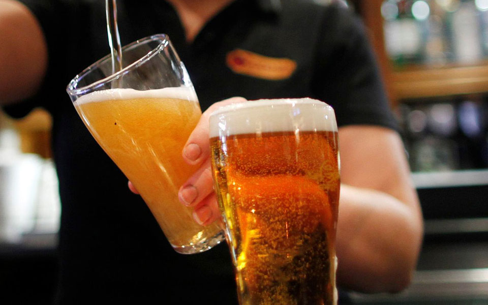 κοστίζει-ακριβά-το-ποτό-στην-ελλάδα-561480496