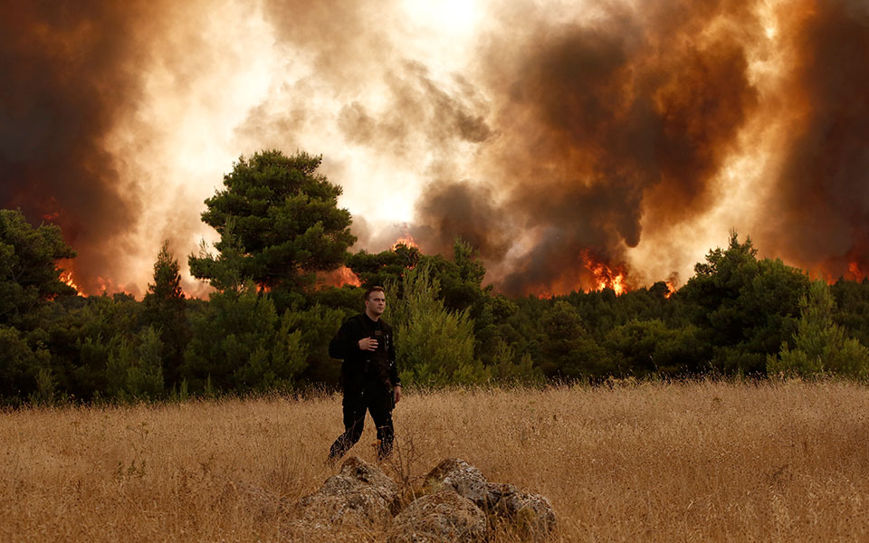φωτιά-στη-βόρεια-αττική-εκκενώνονται-561458566