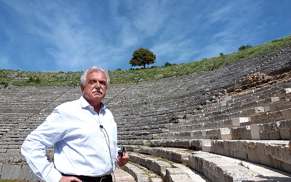 ξέρει-να-χτίζει-μέσα-από-τα-συντρίμμι-561466228