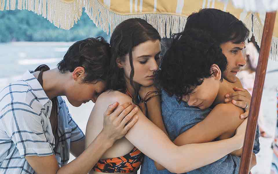 εγκλωβισμένοι-στην-παραλία-του-τρόμο-561453316