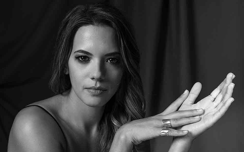 ενα-εικοσιτετράωρο-με-την-τραγουδίστ-561453430