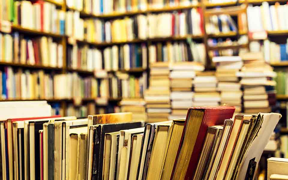 ποια-βιβλία-θέλω-να-πετάξω-στη-θάλασσα-561453901