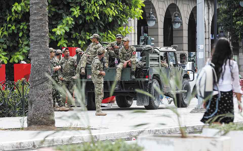 ο-πρόεδρος-της-τυνησίας-έκανε-πραξικό-561453595