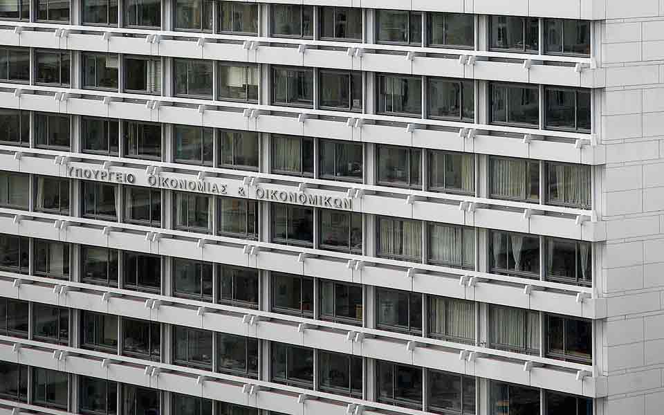 16-1-δισ-ευρώ-οι-ελαφρύνσεις-φόρων-για-το-2022-561454060