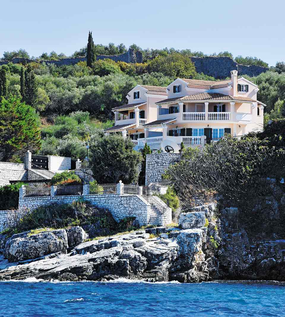 «Πάρτι» φοροδιαφυγής στις βίλες της Μυκόνου-2