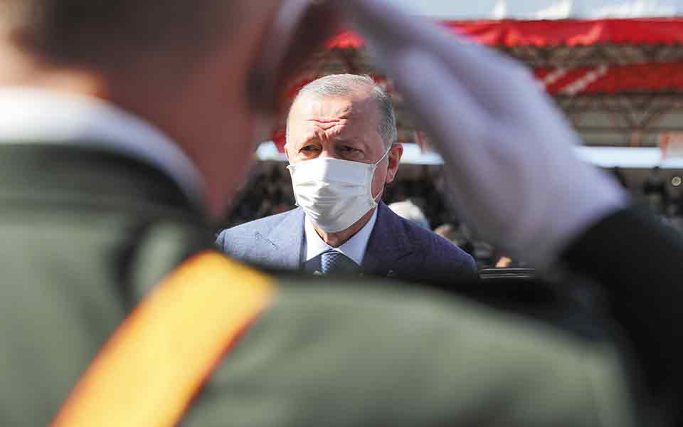 οι-κινήσεις-της-αγκυρας-που-ζυγίζει-561453670