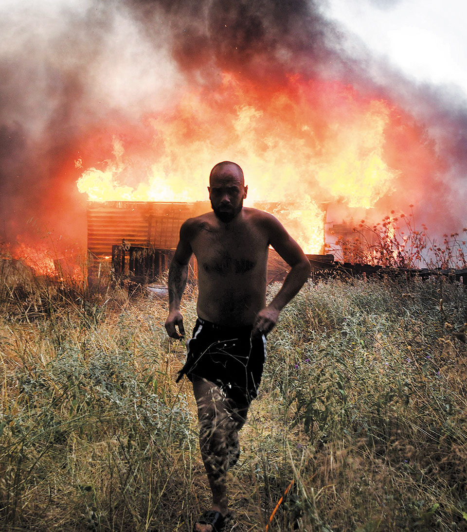 Η Αττική στο κόκκινο από την πύρινη λαίλαπα-1