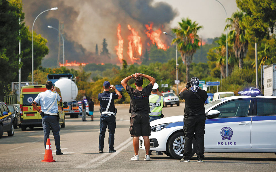 Η Αττική στο κόκκινο από την πύρινη λαίλαπα-3