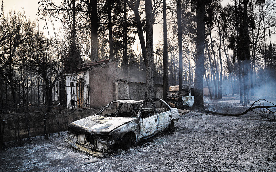 Η Αττική στο κόκκινο από την πύρινη λαίλαπα-4