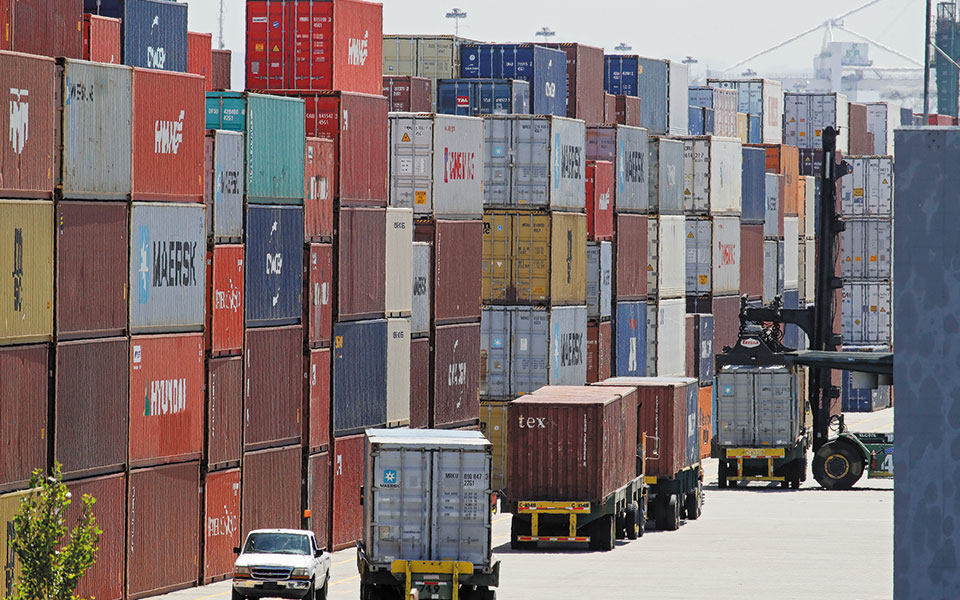 το-παγκόσμιο-εμπόριο-συνεχίζει-να-πλή-561458077