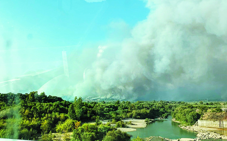 ο-ποιητής-μοιράζεται-στα-δυο-561460570