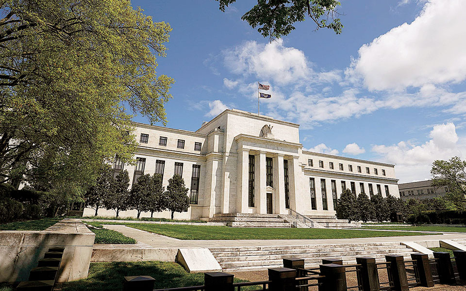 σε-χαμηλό-τεσσάρων-μηνών-ο-χρυσός-με-το-561462769