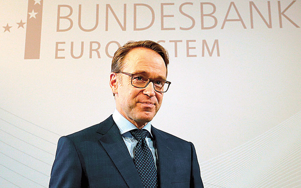 επιστροφή-σε-σφιχτή-νομισματική-πολι-561462931