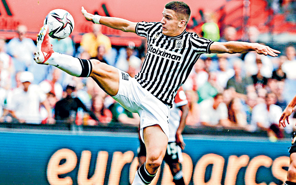 η-νόριτς-έβαλε-βαθιά-το-χέρι-στην-τσέπη-561463450