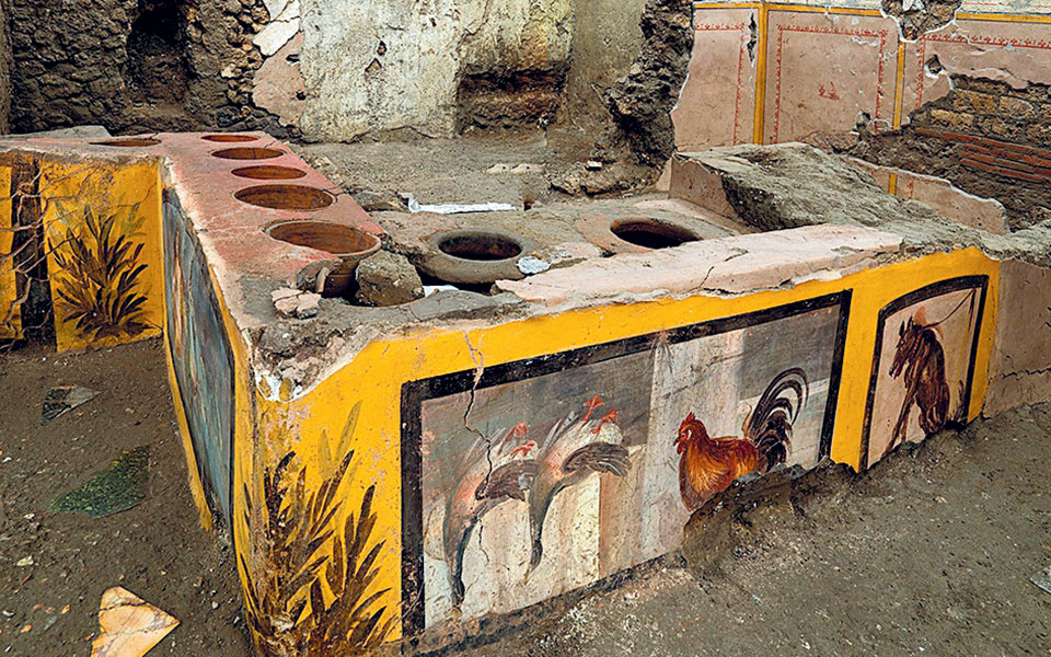 σνακ-μπαρ-δύο-χιλιάδων-ετών-στην-πομπ-561463798