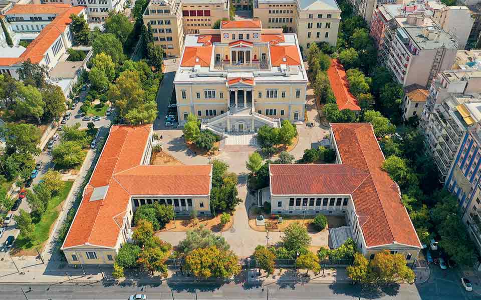 το-πολύπαθο-κτίριο-γκίνη-γυρίζει-ιστο-561466528