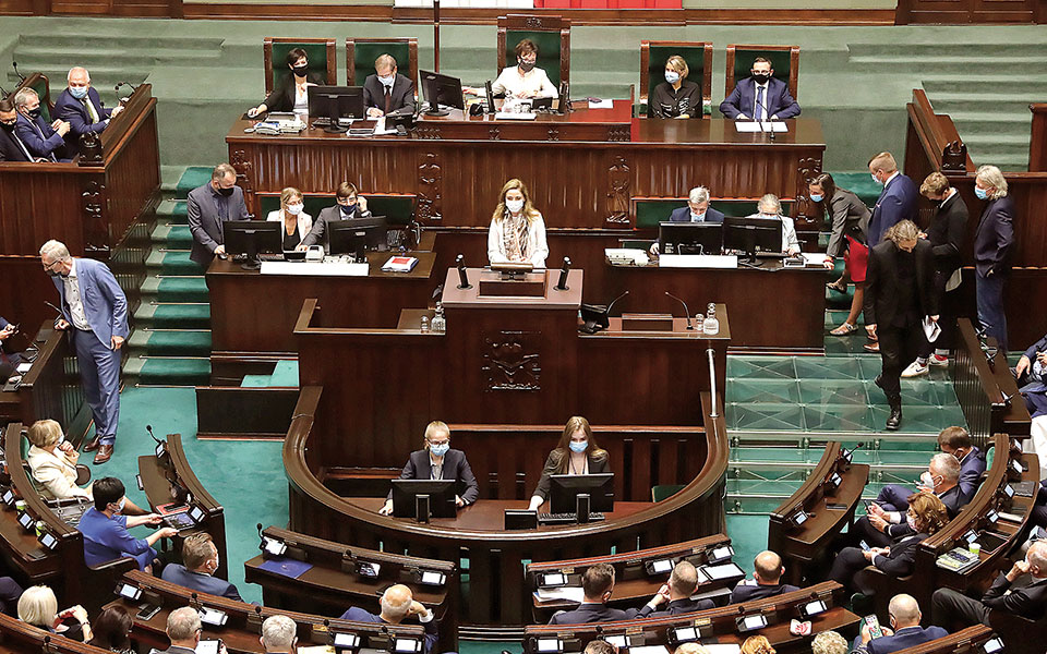 στον-αέρα-η-πολωνική-κυβέρνηση-561464272