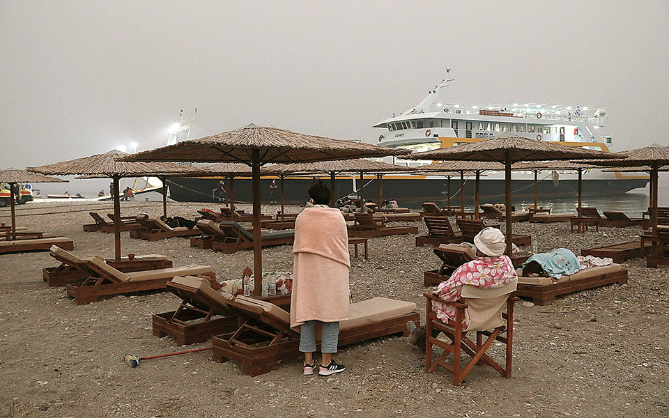 φωτιές-δέσμη-μέτρων-στήριξης-πληγέντ-561464596