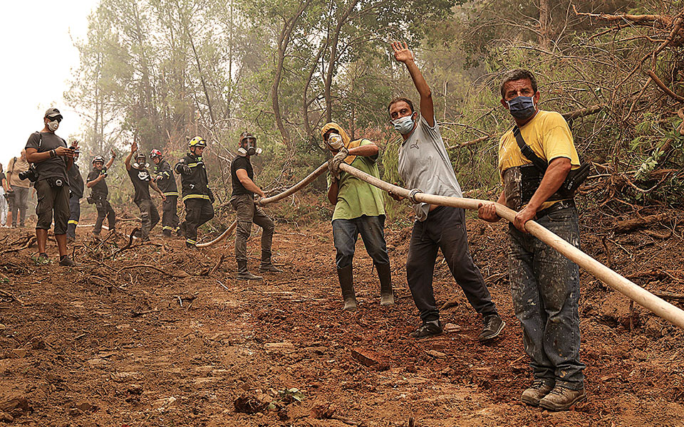 φωτιές-είναι-απαραίτητες-οι-εκκενώσε-561464404