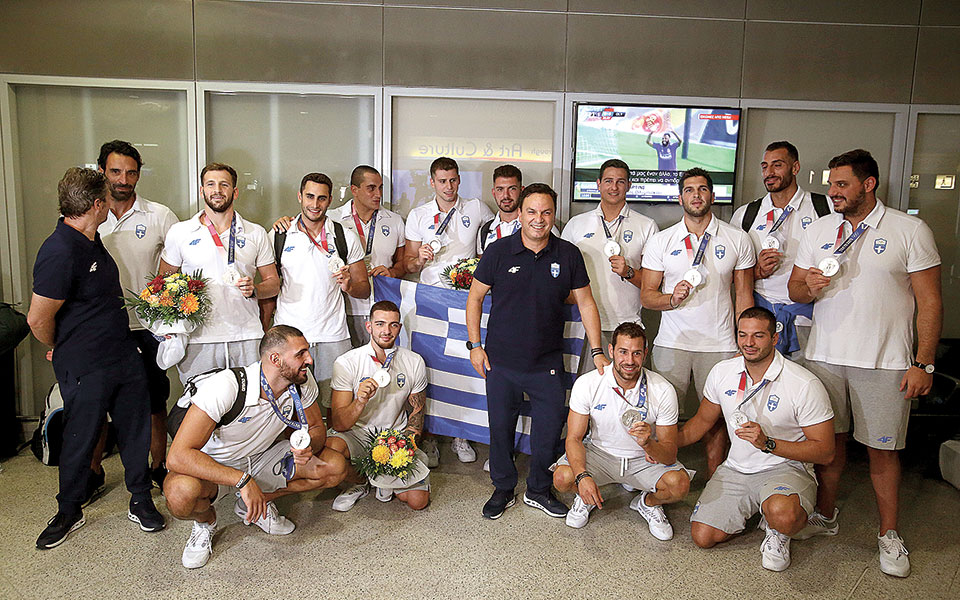 θερμή-υποδοχή-στην-εθνική-πόλο-561464362