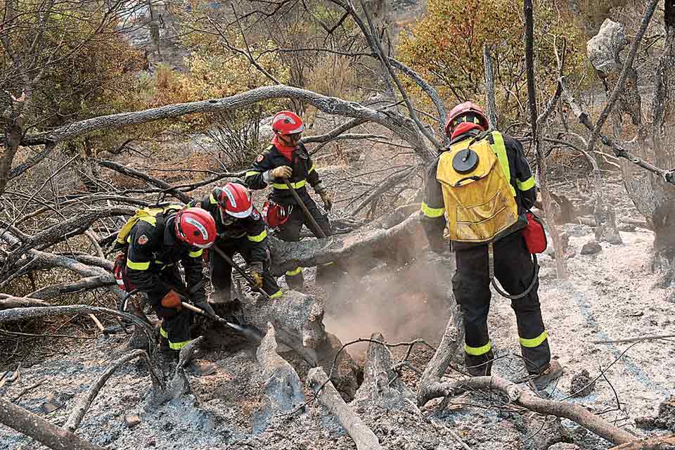 Έσπευσαν να σταθούν πλάι μας-2