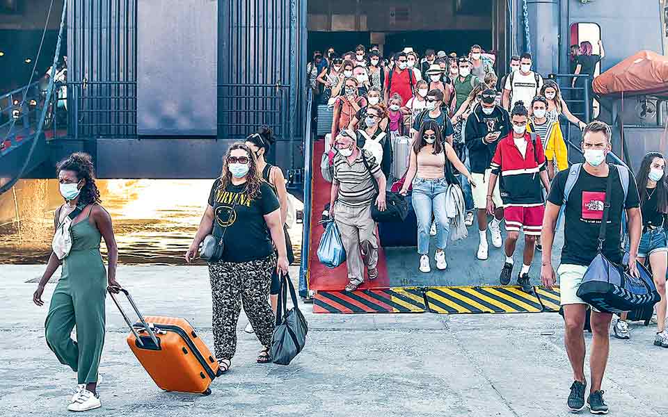 Γονείς και παιδιά για εμβόλια στα νησιά-2