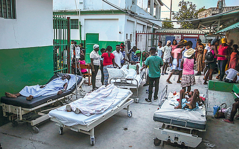 πάνω-από-1-300-νεκροί-από-τον-σεισμό-στην-αϊ-561467689